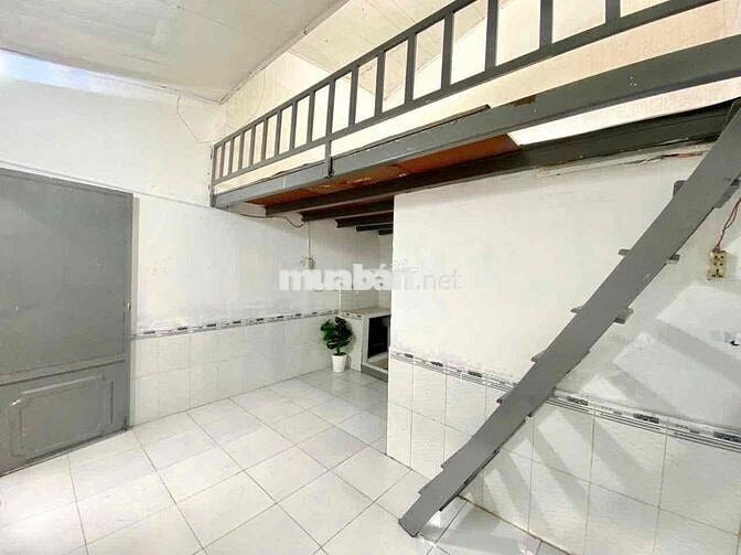 Phòng Gác Lững 25m2 , Không Nội Thất , 1/10 Trống