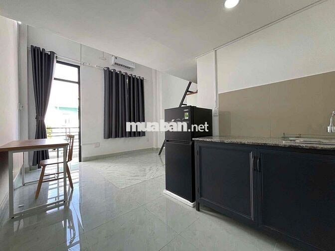Sát ĐH Ngoại Thương, Hutech Hàng Xanh, Metro, Q1