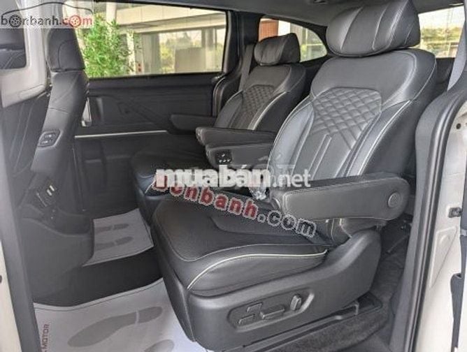 Hyundai Custin Cao Cấp 2.0T 2025