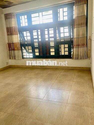 phòng ngay mặt tiền thuận tiện đi lại