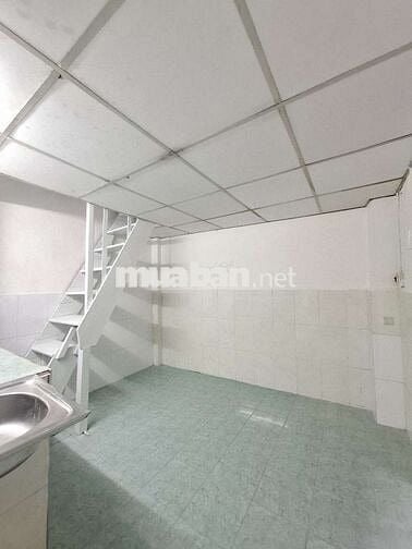 NHÀ CHO THUÊ NGUYÊN CĂN HXH HỒ HẢO HỚN Q1 - 2 TẦNG - 5 TRIỆU.