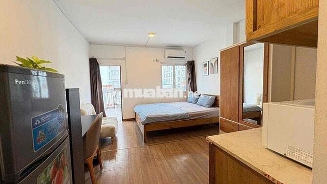 Thuê phòng 35m2 thoáng có ban công ngay Bạch Đằng gần Chợ Bà Chiểu