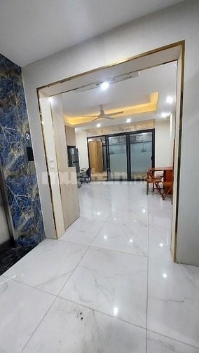 Cho thuê căn hộ mặt phố Cát Linh, sử dụng 80m2, 2 PN, thang máy