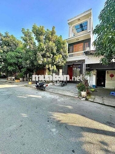 Nhà trệt 2 lầu 5 phòng ngủ sẵn 3 máy lạnh KDC Thới Nhựt 2