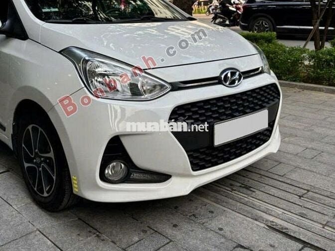 Grand i10 đời 2018. Xe trang bị nệm da, máy lạnh