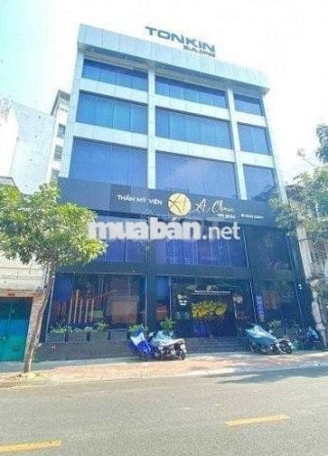 Cho thuê nhà mặt tiền nguyên căn mặt tiền đường Thủ Khoa Huân Q1