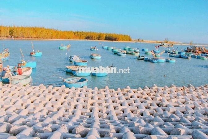 mặt tiền đường nhựa 140m2 full thổ cư, sát biển