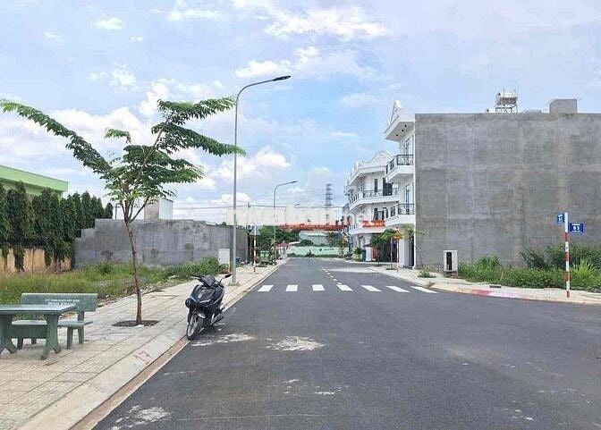 CẦN BÁN ĐẤT NỀN 132M² – TRUNG TÂM TT BẾN LỨC – GIÁ CHỈ 2 TỶ 5 - SHR