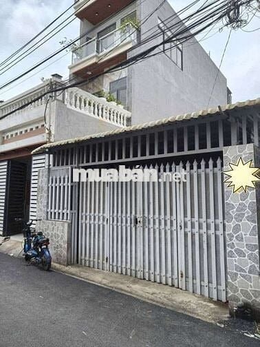 Cho thuê nhà sân xe hơi gần chợ Đoàn Thị Kia