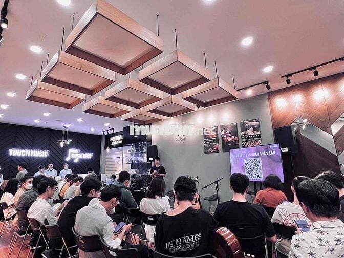 Toà nhà kinh doanh vị trí đẹp , sàn hơn 200m