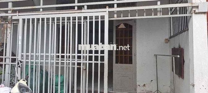 cho thuê nhà cấp 4 có gác cách chợ dĩ an 1 tầm 300 m