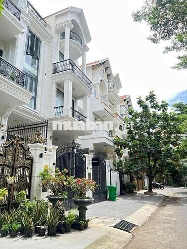 Căn Hộ Penthouse Him Lam - Sẵn Nội Thất/Dịch Vụ Dọn Phòng Quận 7