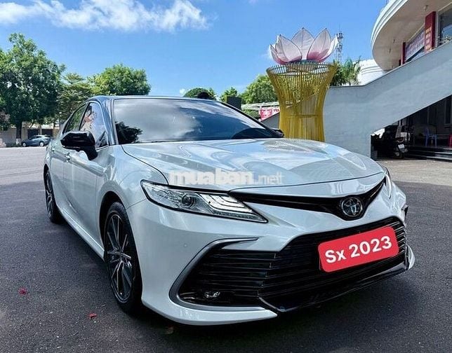 Toyota Camry 2023 2.0Q - 32000 km