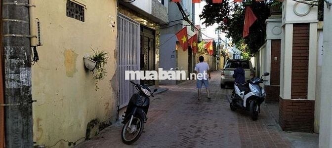 Cho thuê nhà đường ô tô tránh có thể vừa ở vừa làm kho xưởng.