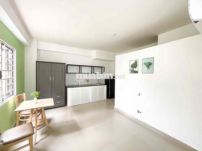 phòng thoáng mát, có cửa sổ, an ninh, nội thất cơ bản