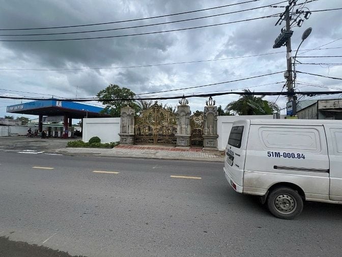 bán căn biệ thự mới đẹp tại đường đỗ văn dậy tân hiệp hóc môn gần sáng