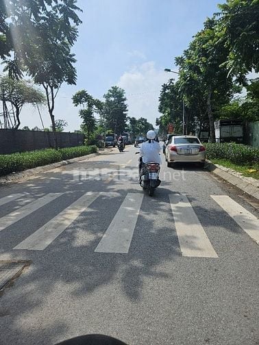BÁN NHÀ 3 TẦNG – VIỆT HƯNG –38M2 GIÁ 5,7 TỶ NGÕ THÔNG, OTO QUA SỔ ĐỎ F
