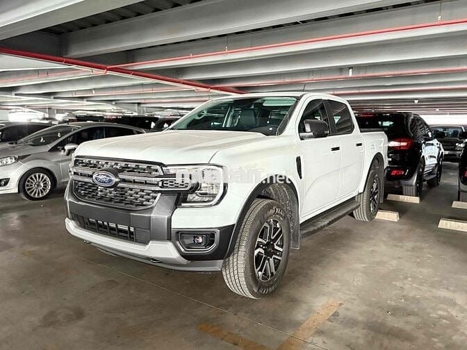 Ranger 2024 Sport 2.0L 4x4 AT, Odo 700km.