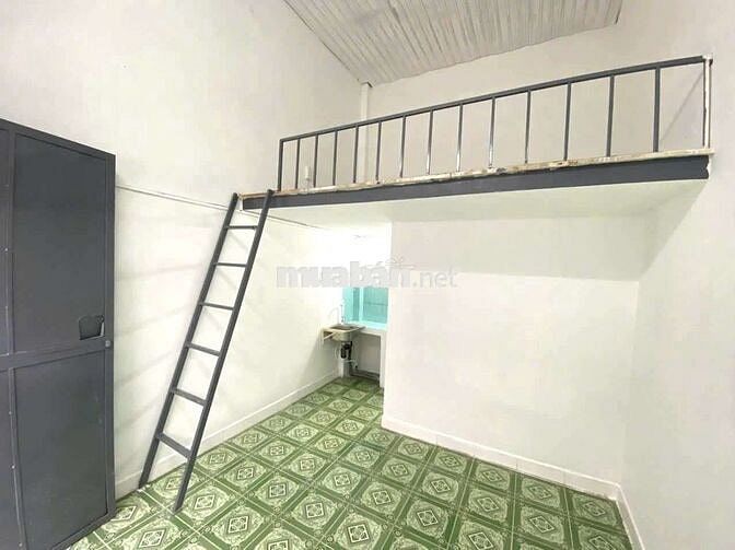 PHÒNG TRỌ GIÁ RẺ - NGAY NGÃ TƯ 550 - GÁC CAO 2M - MIỄN PHÍ XE - 20m2..