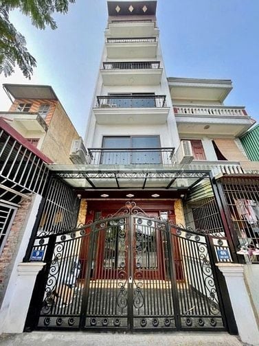 ĐẲNG CẤP NHÀ DÂN XÂY – THANG MÁY XỊN – GARA 7 CHỖ – Ô TÔ TRÁNH – TỪ LI