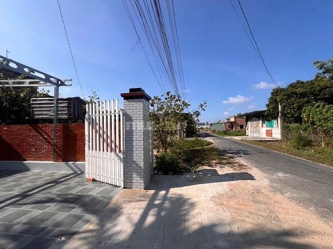 nhà và đất 151m2. 1 p khách 3 p ngủ. 1,03 tỷ 