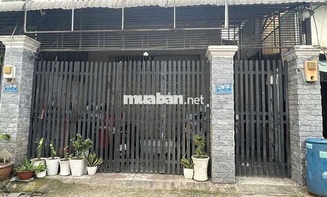 Nhà mặt tiền nằm trong hẻm 520 đối diện KDT VẠN PHÚC