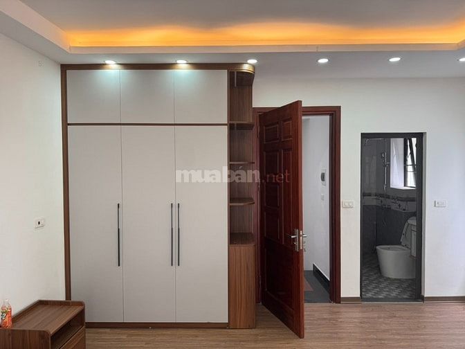 Bán nhà lô góc Hồ Tùng Mậu 33m2 5 tầng, mặt tiền rộng, sát phố 8,4 tỷ