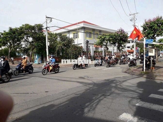 Bán căn nhà phường thới an - Q12 . DT 5,5 X 4,5 đúc 1 lầu . giá 2,590