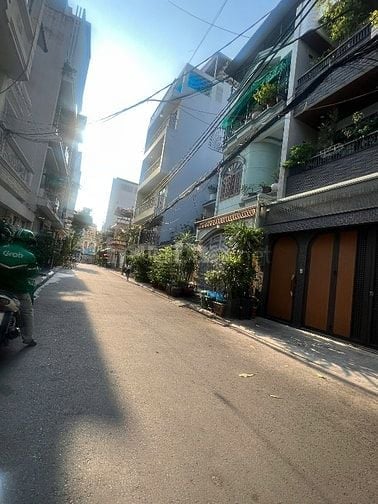 Bán nhà MT nội Bộ 8m Đường C1 -cộng hoà p13 . Q. Tân Bình dt; 4.8 x 22