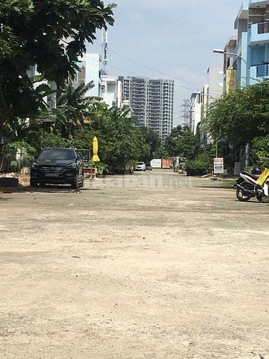 Bán đất góc 2 mặt tiền đường 64 Phường Bình Trưng Đông giá 10.4 tỷ