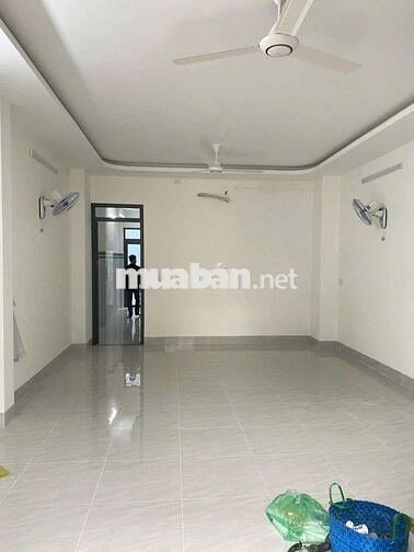 Cho thuê nhà nguyên căn dt 4,5×20,có 2pn,2wc, nhà mới mặt tiền đường