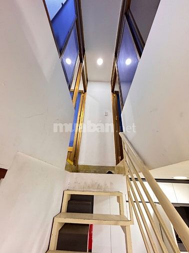 Cho thuê nhà hẻm 6m(XH) Nguyễn Đình Chiểu, P.4, Q.3 giá 15tr