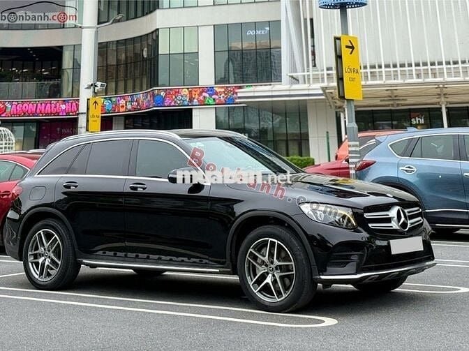 Mercedes-Benz GLC300 đen nội thất nâu Sản xuất 201