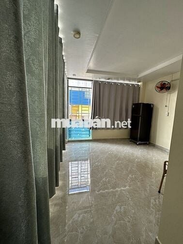 Quận 10, nhà mới xây cho thuê phòng, tiện nghi, máy lạnh, toilet riêng