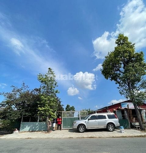 Bán đất full thổ cư MT đường DT833, Diện tích: 1441 m2, Giá 7.5 tỷ