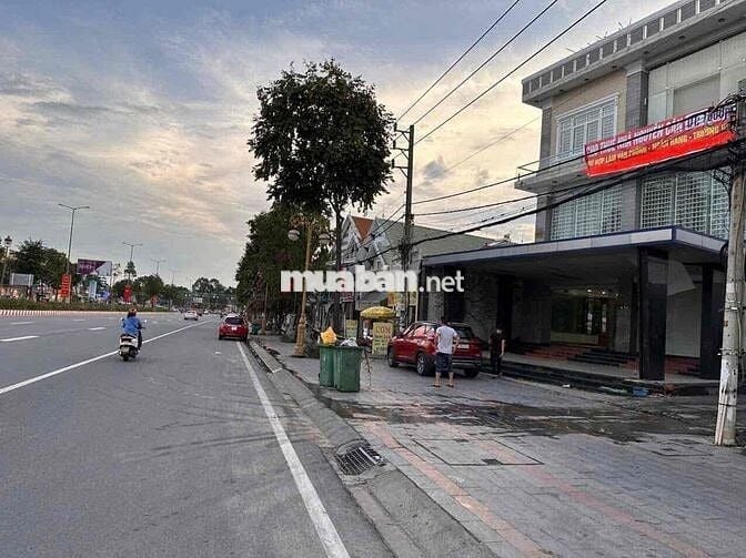 Cho thuê Nhà mặt tiền Phạm Ngọc Thạnh 872(m2) Trệt 3 Lầu