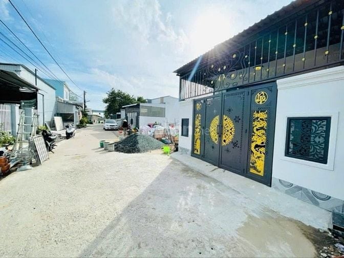 Cô Chú Cần tiền cho con đi du học bán căn nhà 133m2 ở Tân an hội,820tr