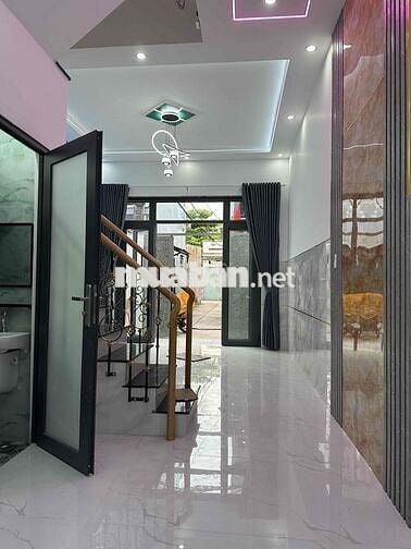 Bán nhà đẹp 3 tầng Bình Tân, 40m3, 3 PN, giá chỉ 4,5 tỷ, sổ riêng,