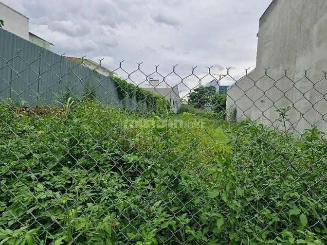 Bán 225m đất giá 11.2 tỷ -  đường Lò Lu – P. Trường Thạnh Q9
