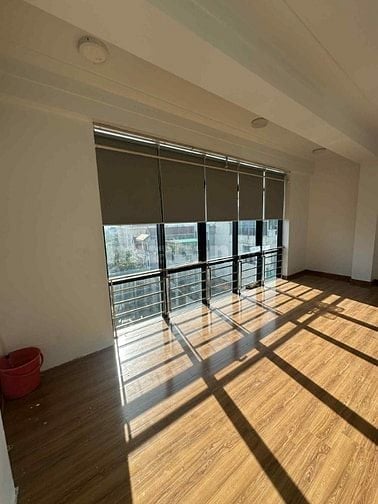 Cho thuê nhà phố Bùi Huy Bích 100m2, vỉa hè 5m, ô tô đỗ, có thang máy