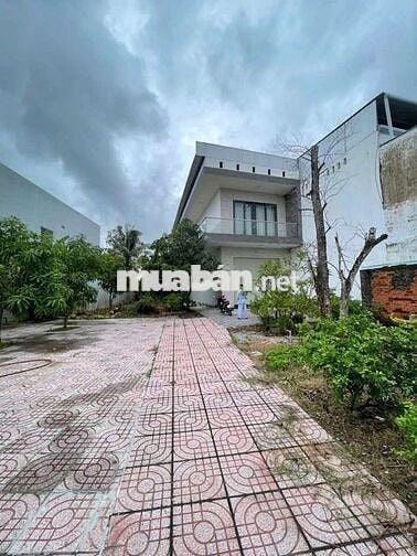 Nhà mới sân vườn gần Đh Y Dược