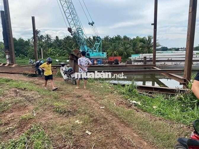 chính chủ gửi lo đất mặt tiền sông dt 1100 m