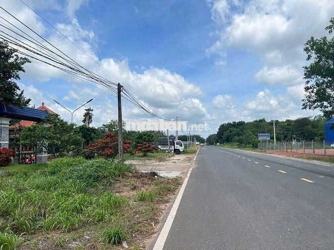 Chủ cần bán nhanh lô đất 200m2, sổ sẵn,thổ cư 50m, cách ql13 chỉ 600m