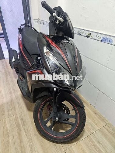 Xe Honda Air Blade 2015 Đen - Đỏ mới 95%