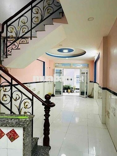 Nhà giáp EAON- DT:4,5x12- đúc 3 tầng- hẻm xe hơi-Chi 4.xtỷ