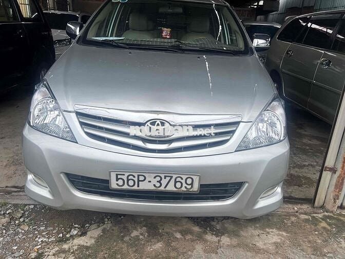Toyota Innova 2010 G - 300000 km