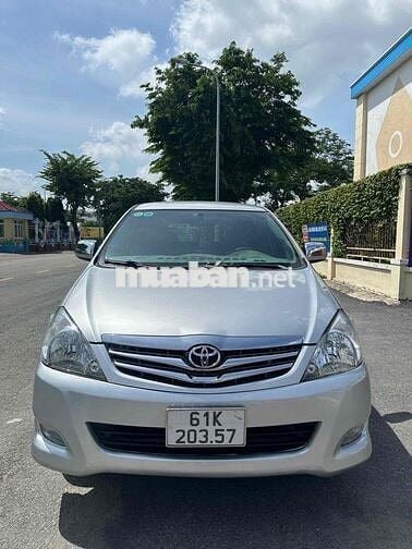 Toyota Innova 2008 V -AT.
