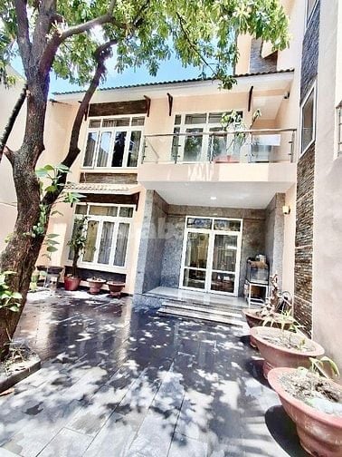 Cho thuê biệt thự sân vườn 204m² Lê Văn Thọ Gò Vấp, giá 38 triệu/tháng