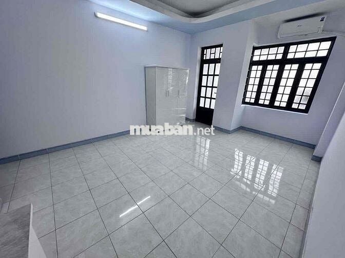 căn hộ 40m2 có bancon full nội thất,có bếp,bàn rửa chén ,chợ thạch đà
