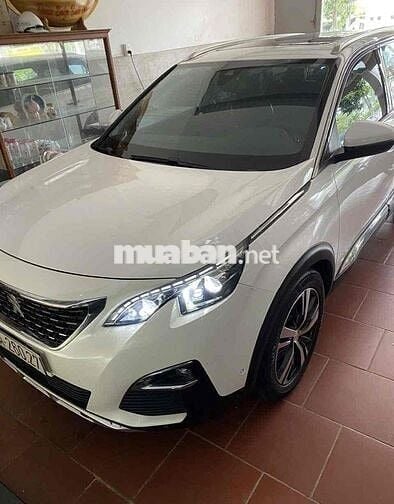 Peugeot 5008 2019 màu trắng trang bị ghế massa